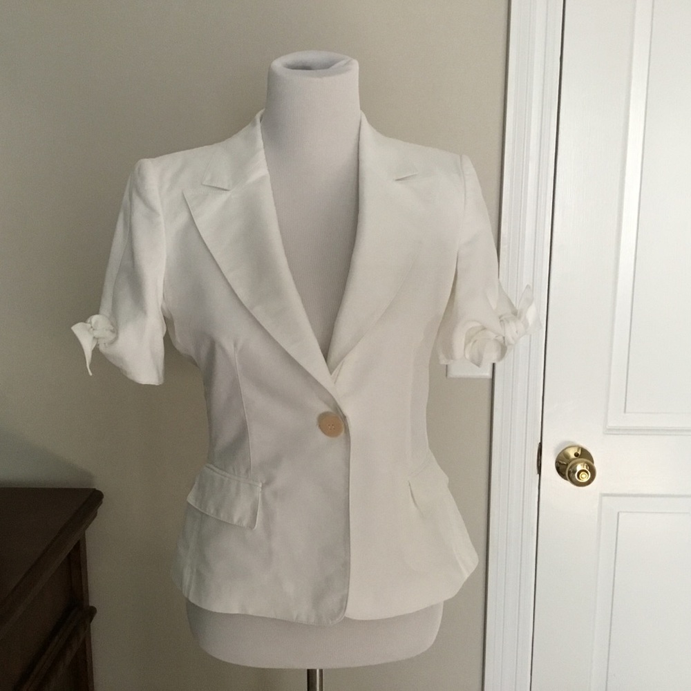 Giorgio Armani  white cotton jacket by Armani Collezione  size 6 .